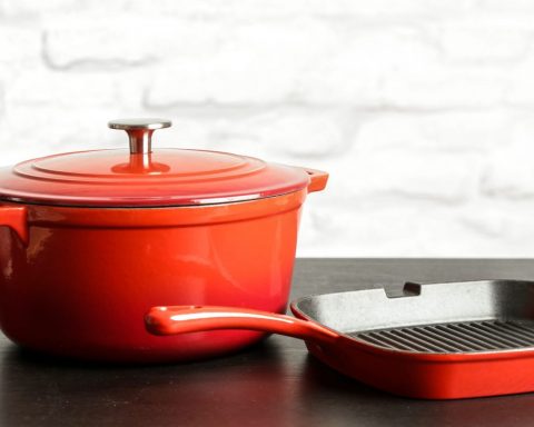 Эксперт-рассказал,-как-проще-всего-чистить-эмалированную-чугунную-посуду