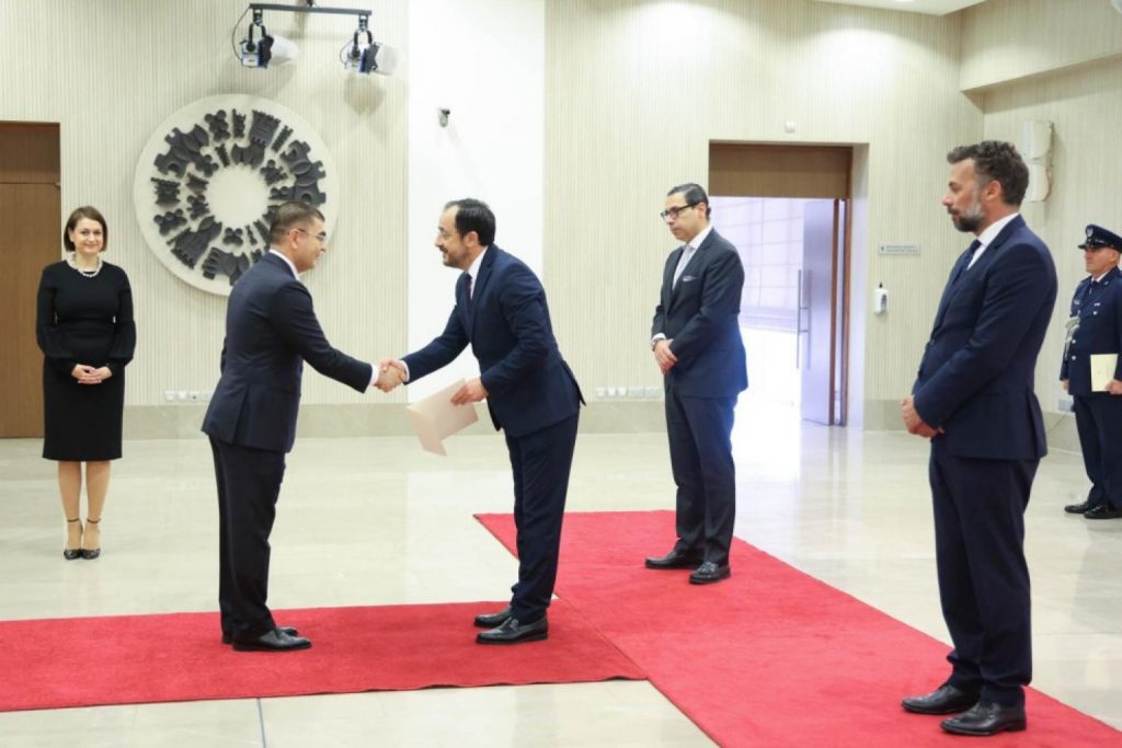 turkmenistanyn-ilcisinin-kipr-respublikasynyn-prezidentine-ynanc-hatyny-gowsurys-dabarasy