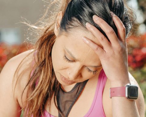 Врач-объяснил,-почему-может-болеть-голова-во время-занятий-спортом