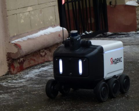 Роботов-курьеров-Яндекса-«наняли»-в загородный-отель