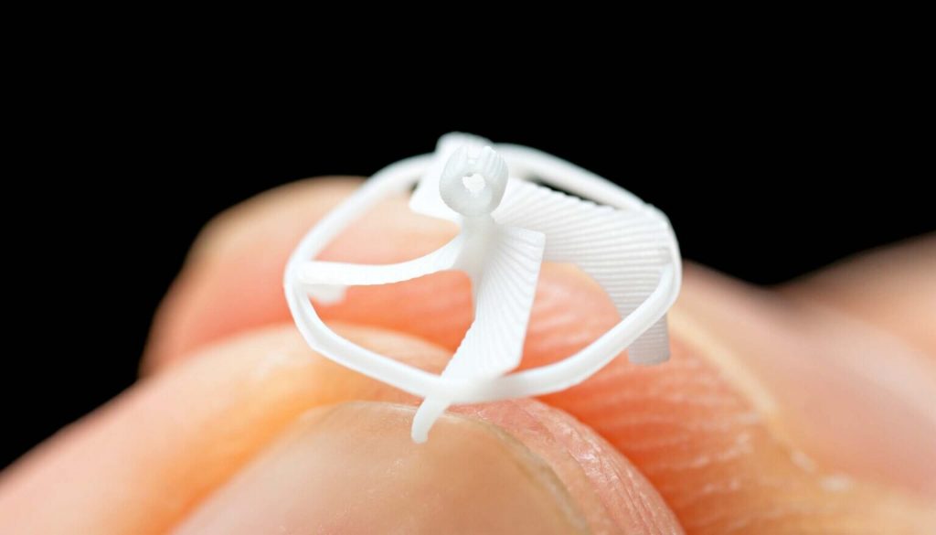 Инженеры-создали-самого-маленького-летающего-робота-в мире