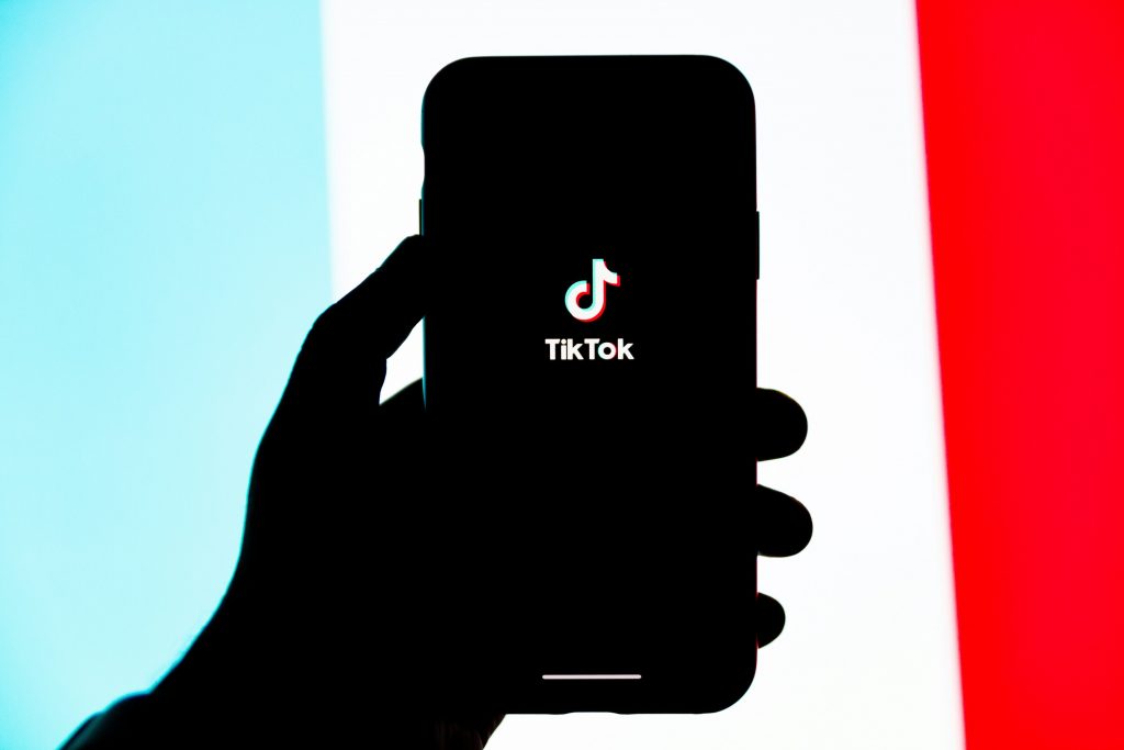 tiktok-заплатит-штраф-на более-500 млн евро-за передачу-данных-в Китай