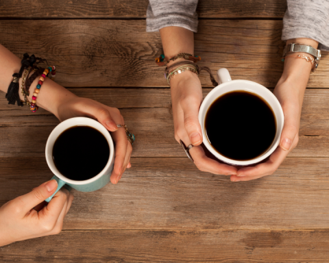 Слишком-много-сливок-и другие-ошибки,-которые-делают-кофе-вредным-для-здоровья