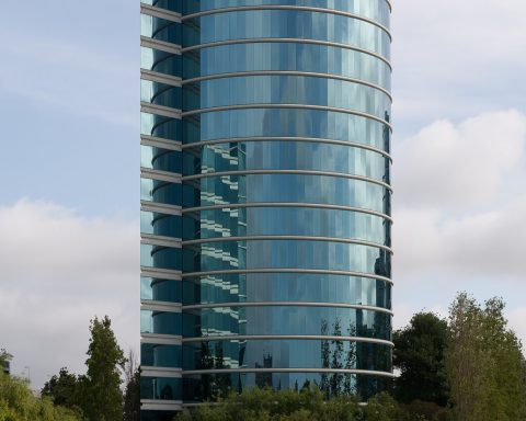 oracle-начала-уведомлять-пользователей-об-утечке-данных-только-в-частном-порядке