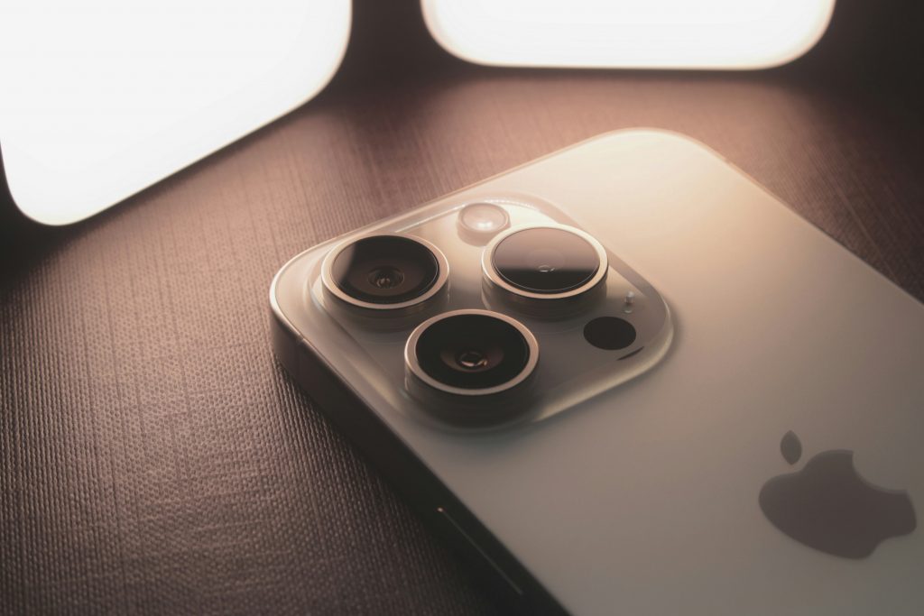 apple-доставила-5-самолетов-с iphone-в США-за три-дня,-избегая-пошлин