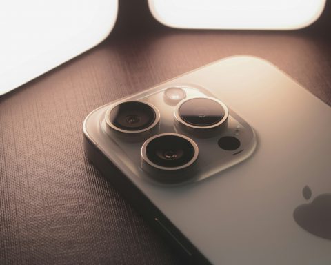 apple-доставила-5-самолетов-с iphone-в США-за три-дня,-избегая-пошлин