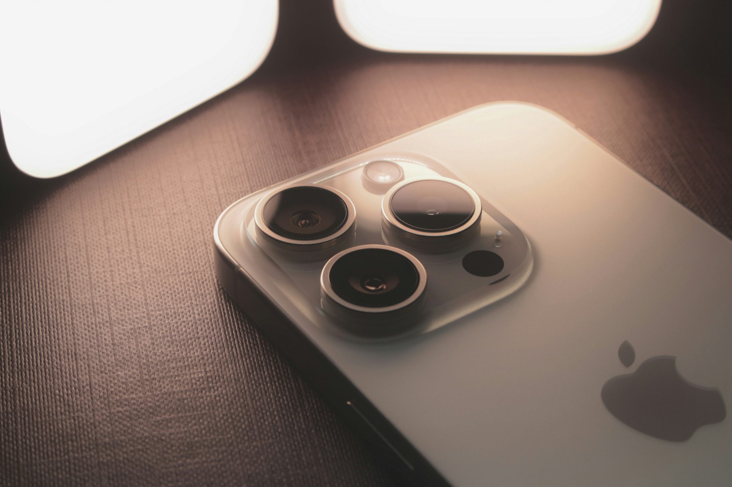 apple-доставила-5-самолетов-с iphone-в США-за три-дня,-избегая-пошлин