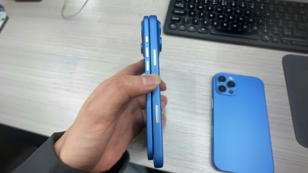 Рекордную-толщину-iphone-17-air-показали-наглядно,-сравнив-с-iphone-17-pro