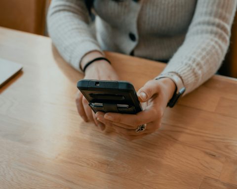 Россиян-предупредили-о-схеме-мошенников-с-раздачей-бесплатной-техники