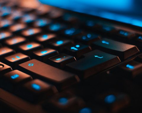 В России-разработан-прототип-«сверхсветового»-компьютера