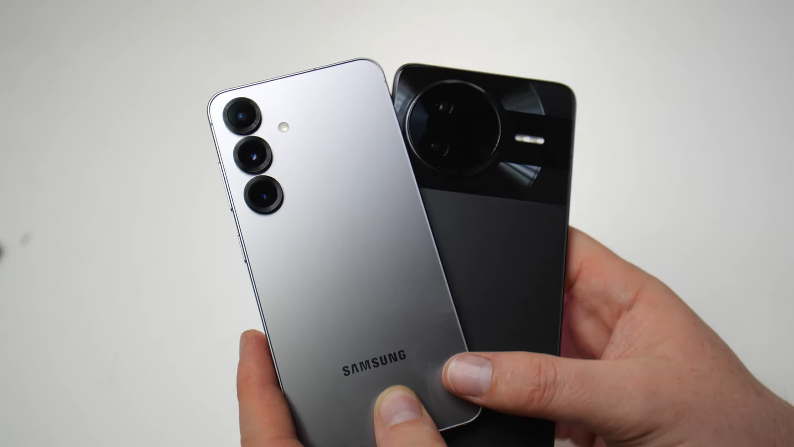 Игровой-poco-f7-pro-сравнили-с компактным-камерофоном-samsung-s25-по камерам