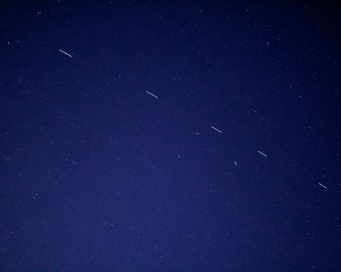 Бразилия-разрешила-запуск-7 500-новых-спутников-starlink