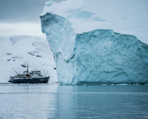 Российские-учёные-разработали-мобильную-антенну-для-связи-в-Арктике