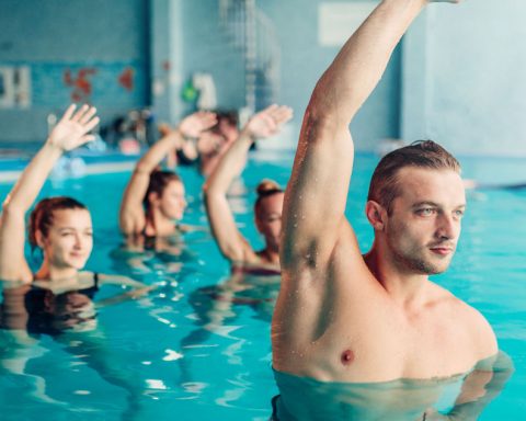 Учёные-выяснили,-что-тренировки-в бассейне-помогают-похудеть