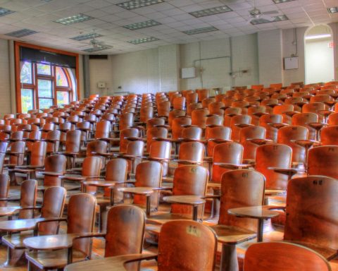 Доказано:-студенты-одинаково-хорошо-учатся-как-очно,-так-и онлайн