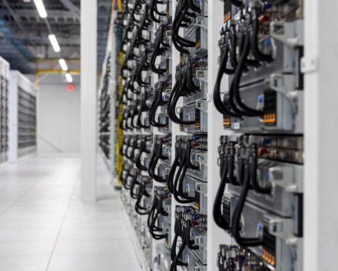 Стартап-Маска-обвинили-в-нелегальном-использовании-генераторов-для-питания-суперкомпьютера