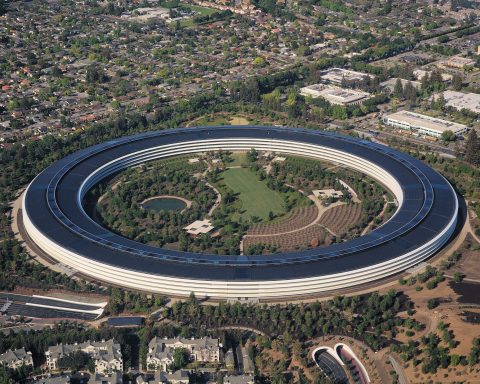 Оказалось,-что-у-apple-нет-ничего,-чтобы-запустить-производство-в-США