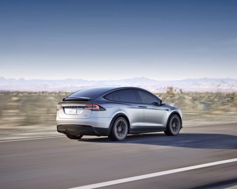 tesla-отказалась-от-заказов-на-model-s-и-model-x-в-Китае-из-за-американских-тарифов