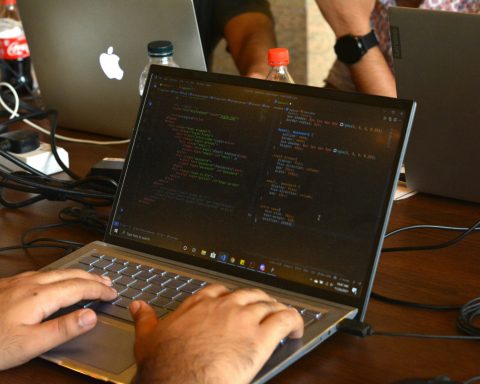 Сбер-наймёт-людей-с-болезнями-слуха-для-создания-инклюзивных-технологий