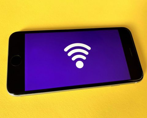 Билайн-выпустил-комплект-для-4g-на-даче-с-роутером-и-усилителем-сигнала