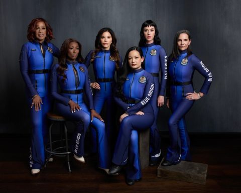 blue-origin-впервые-с-1963-года-запустила-в-космос-полностью-женский-экипаж