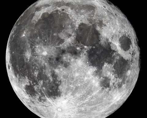 Учёные-назвали-солнечный-ветер-возможной-причиной-образования-воды-на-Луне