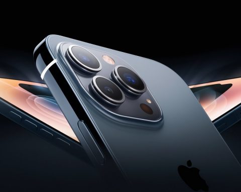 Складной-iphone-получит-внутренний-7,76-дюймовый-экран-с-разрешением-2713×1920