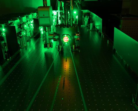 Новый-лазерный-ускоритель-kaldera-разогнал-100-пучков-электронов-в-секунду