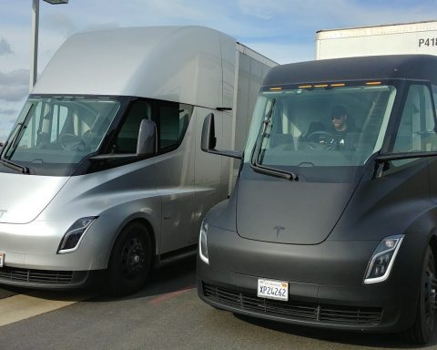 tesla-отложила-производство-роботакси-в-США-из-за-антикитайских-пошлин-Трампа