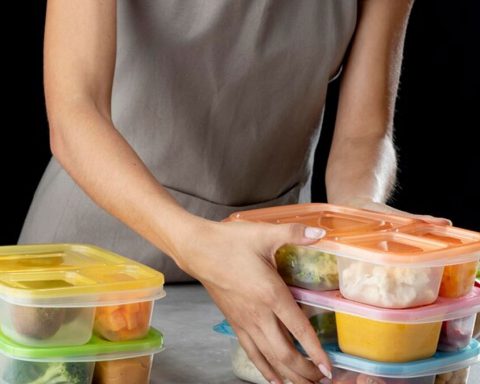 Эксперт-объяснил,-почему-лучше-не-разогревать-в-микроволновке-еду-в-пластиковых-контейнерах