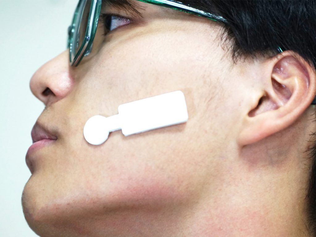 Умная-наклейка-распознала-истинные-эмоции-человека