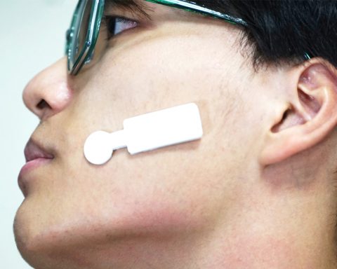 Умная-наклейка-распознала-истинные-эмоции-человека