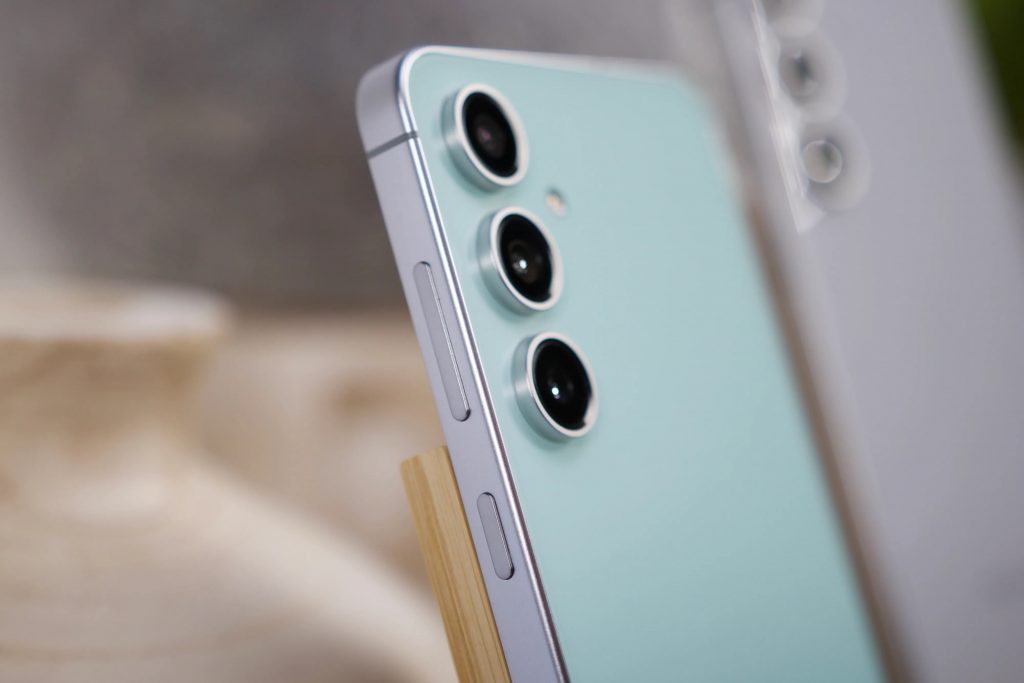 Слух:-galaxy-s25-fe-получит-чипсет-от-предыдущего-поколения-—-exynos-2400е