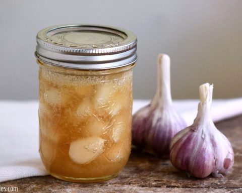 Чеснок-с-мёдом-и-не-только:-названы-полезные-для-здоровья-сочетания-продуктов