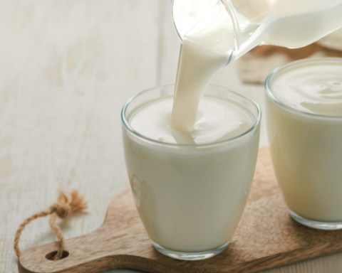 Кефир-назвали-лучшим-молочным-продуктом,-который-помогает-при-запорах