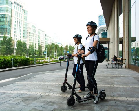 В-России-в-три-раза-выросли-штрафы-за-передачу-управления-электросамокатом-детям