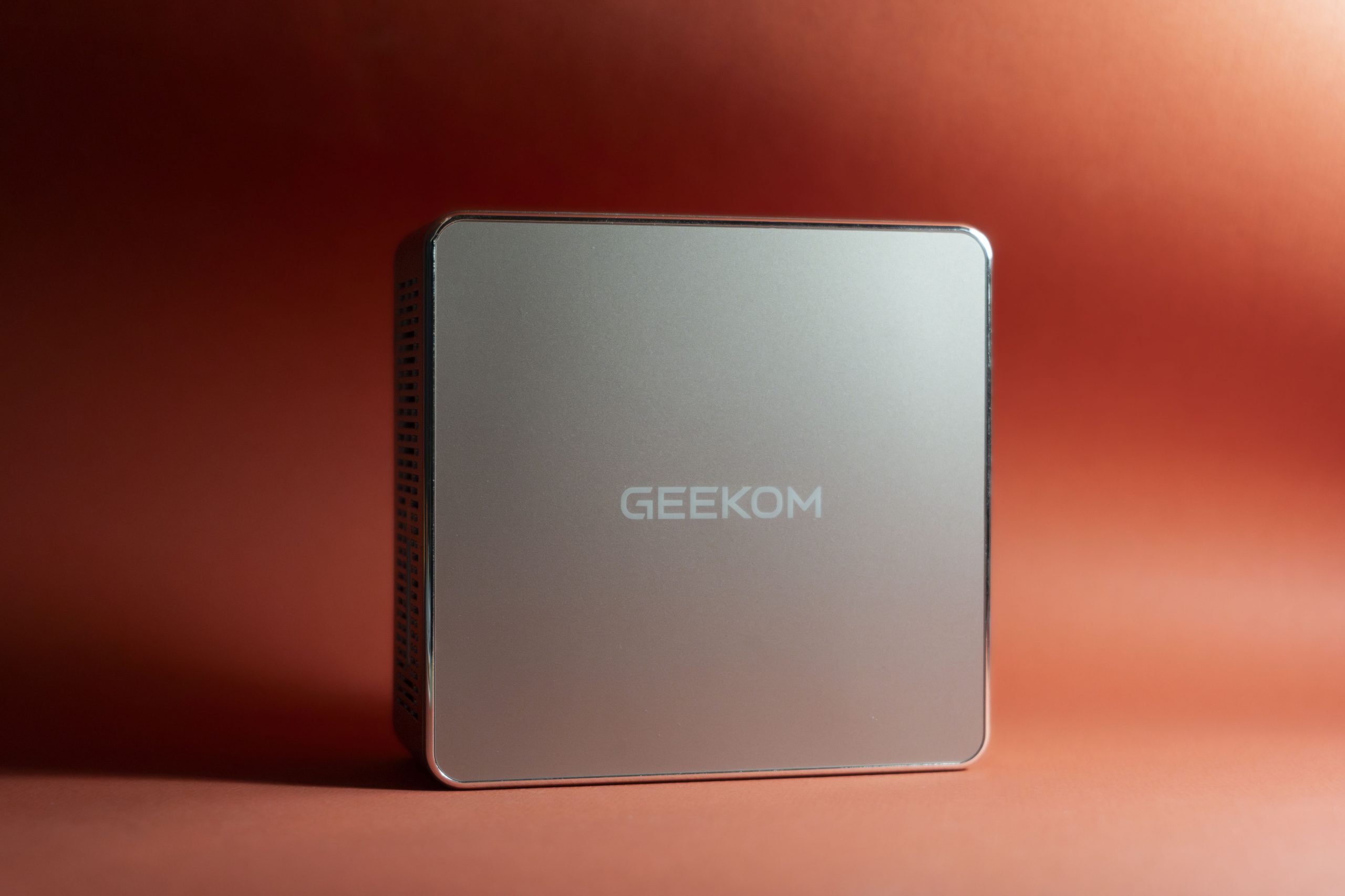 Бодрый-и-качественный-мини-ПК-для-интернета,-фильмов,-музыки-и-office