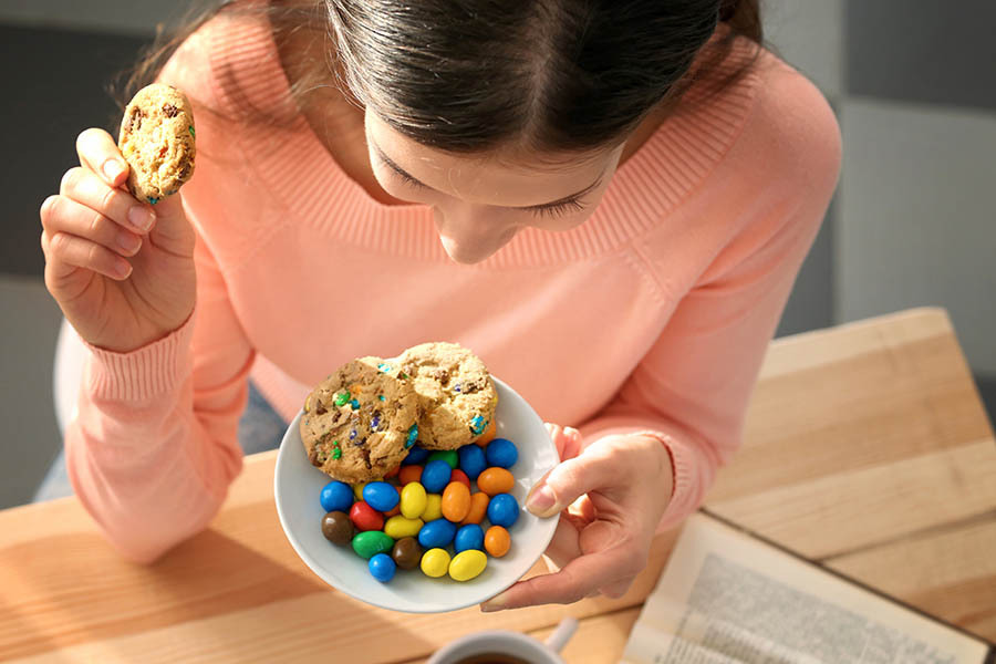 Сильная-жажда-и-другие-нетипичные-признаки,-что-вы-едите-слишком-много-сахара