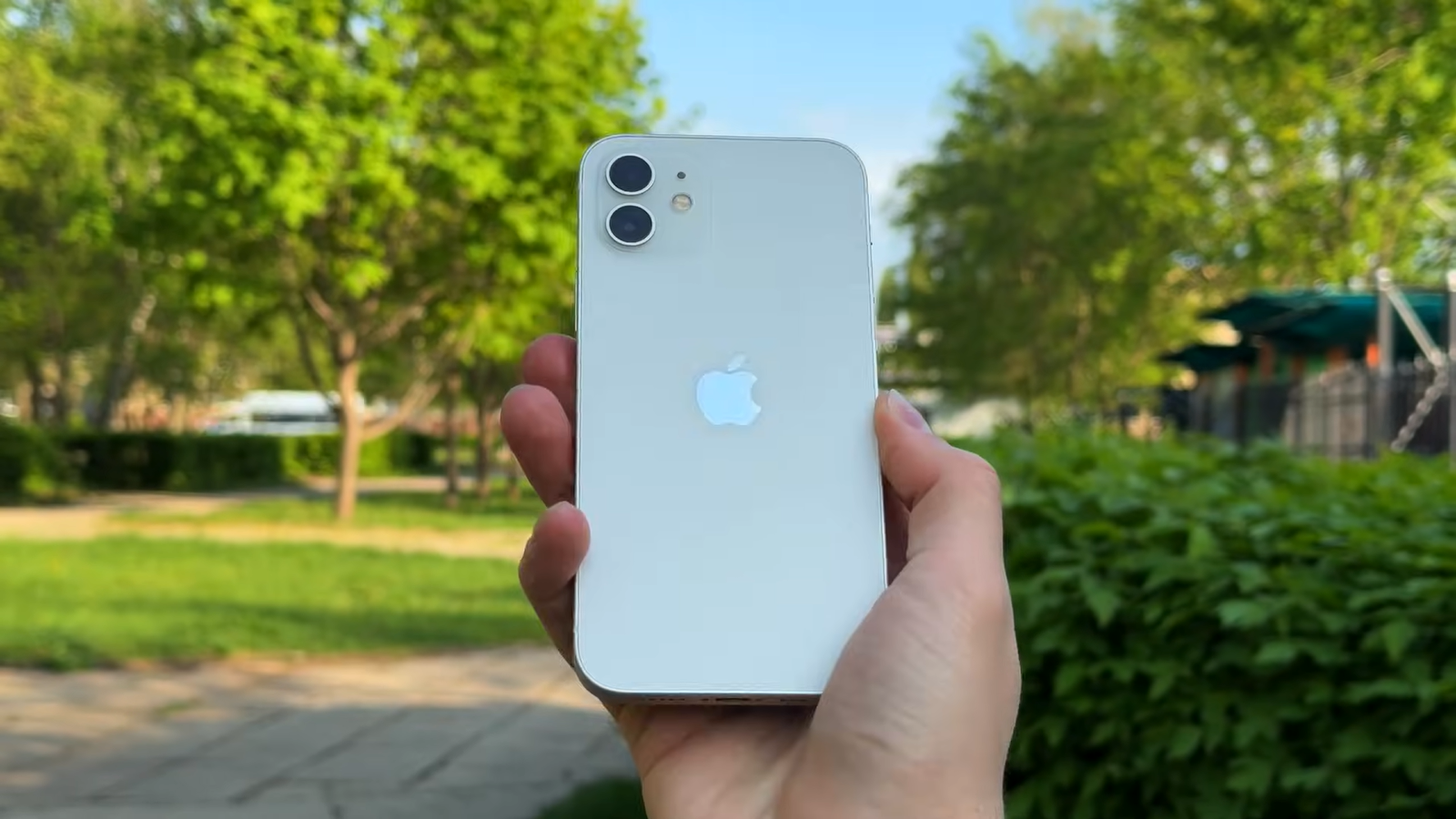 Обзорщик-испытал-iphone-12-в-2025-г.-и-поделился-впечатлениями