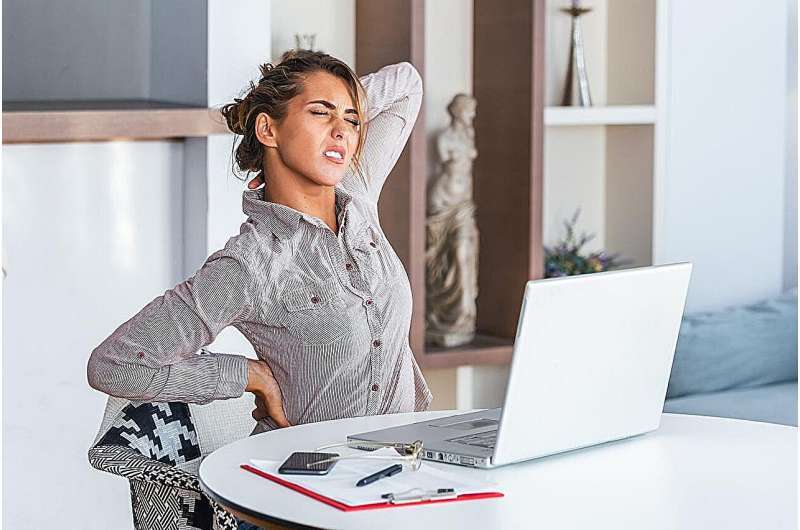 Доказано:-слишком-долгое-сидение-каждый-день-приводит-к-болям-в-шее