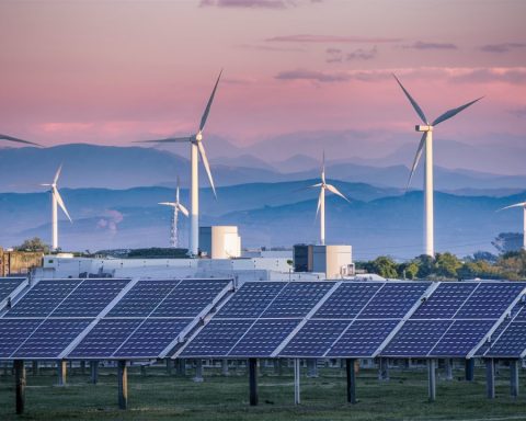 google-профинансирует-обучение-электриков-для-нужд-ИИ-и-дата-центров