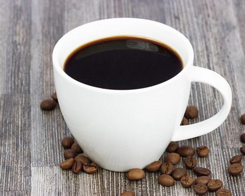 Искусственные-сливки-и-не-только:-что-лучше-не-добавлять-в-кофе