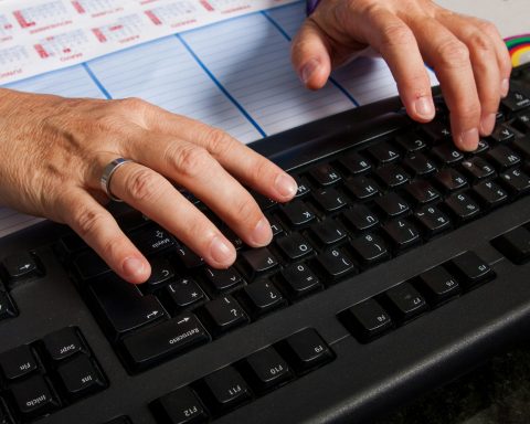 Эксперты-рассказали-о-методе-кражи-данных-через-демонстрацию-экрана