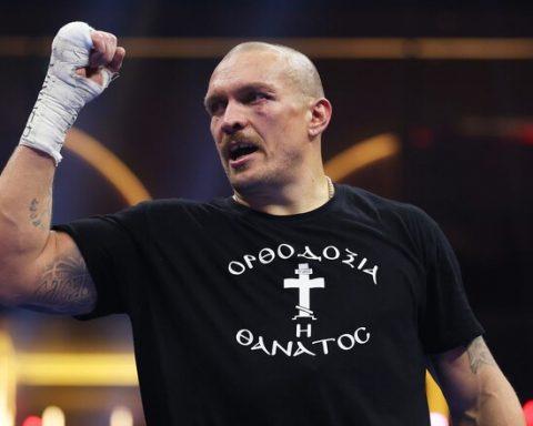 Усик-назвал-единственного-боксера,-который-бы-победил-Мухаммеда-Али