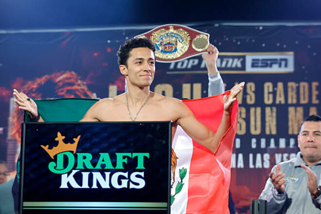 Самый-высокий-боксер-в-истории-полулегкого-веса-уничтожил-соперника-в-США