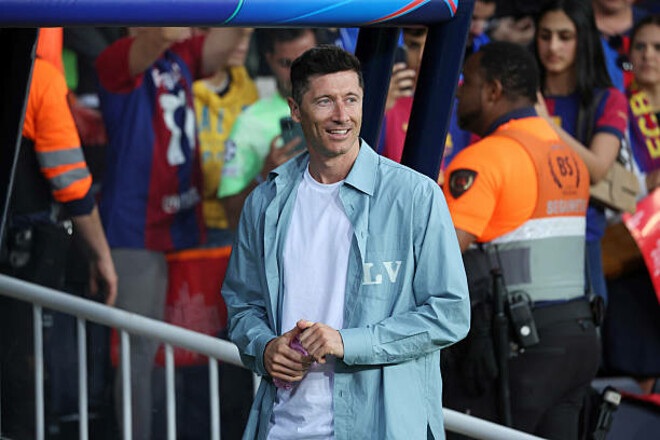 Левандовски-попал-в-заявку-Барселоны-на-второй-матч-с-Интером-в-ЛЧ