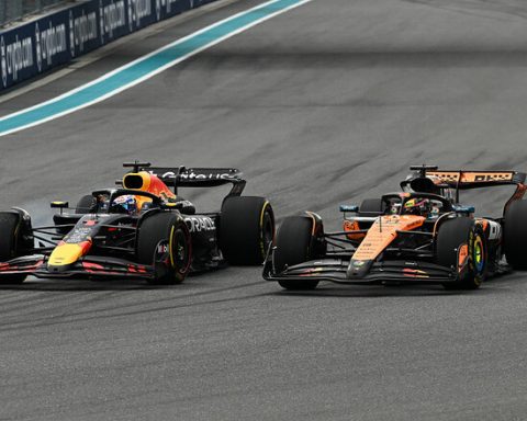 «Он-разрушает-собственные-гонки».-Норрис-раскритиковал-стиль-Ферстаппена