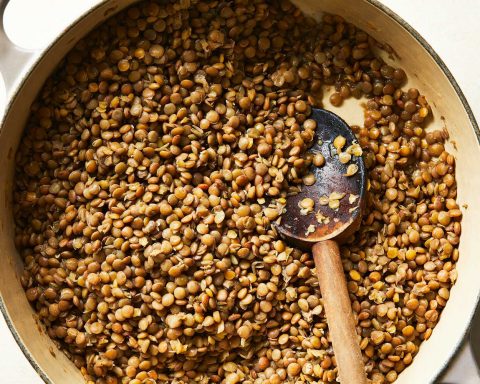 Чечевица-и-другие-растительные-продукты,-в-которых-белка-больше,-чем-в-яйцах