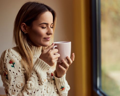 Чашка-кофе-и-другие-утренние-привычки,-которые-сжигают-жир-в-течение-всего-дня