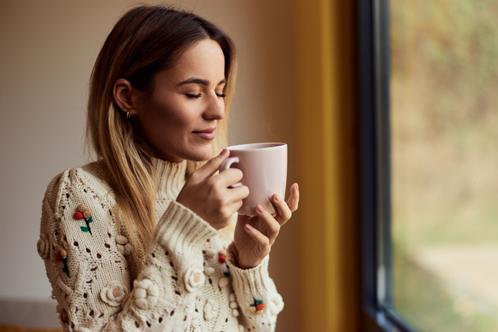 Чашка-кофе-и-другие-утренние-привычки,-которые-сжигают-жир-в-течение-всего-дня